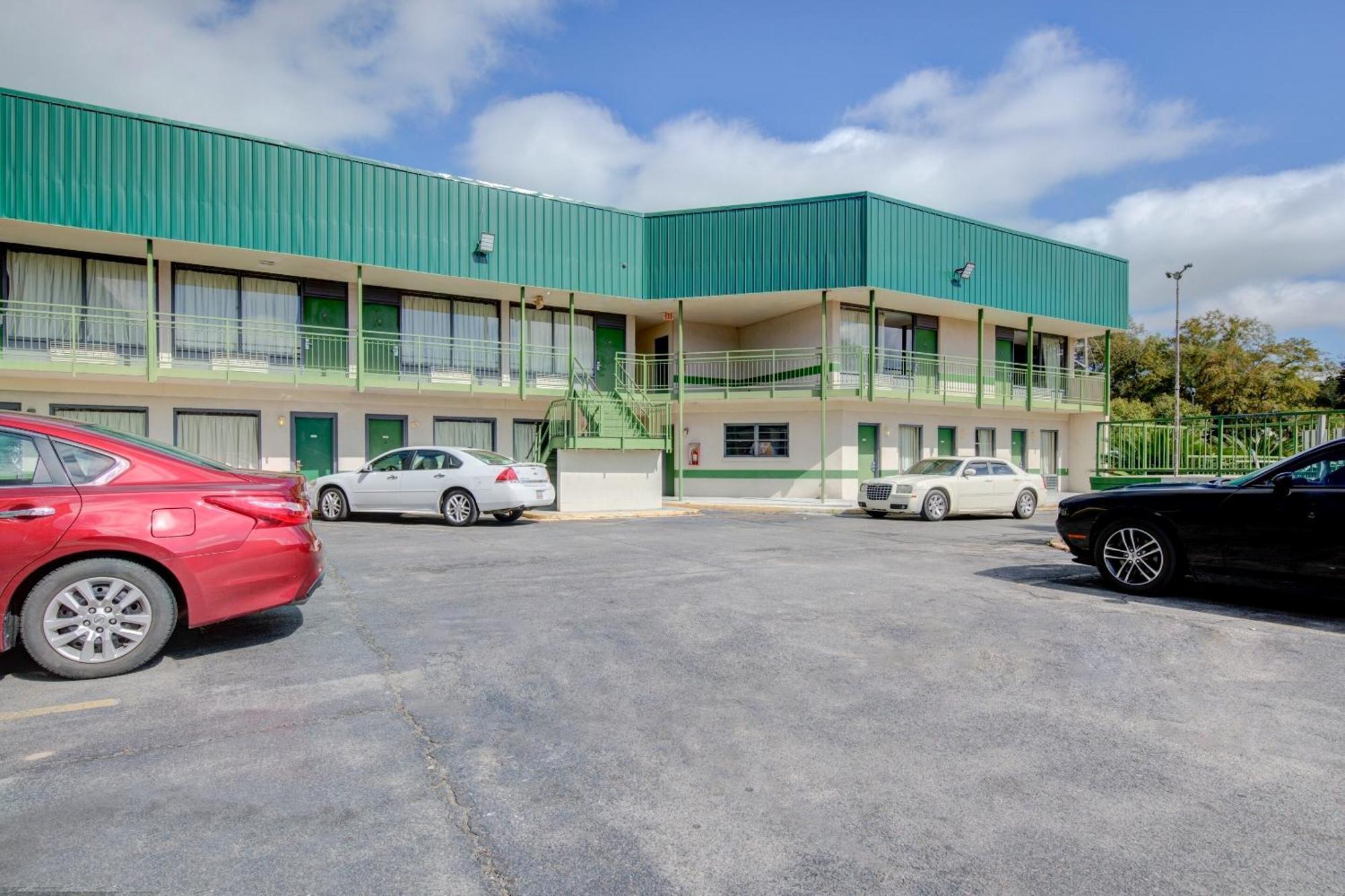 Oyo Hotel Douglas Ga Us-441 외부 사진